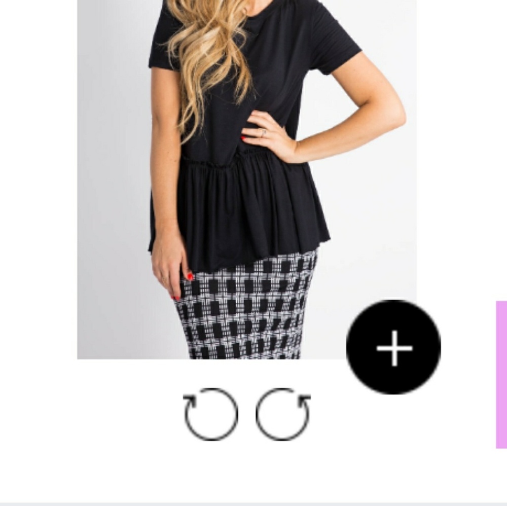Relaxed ruffle tee